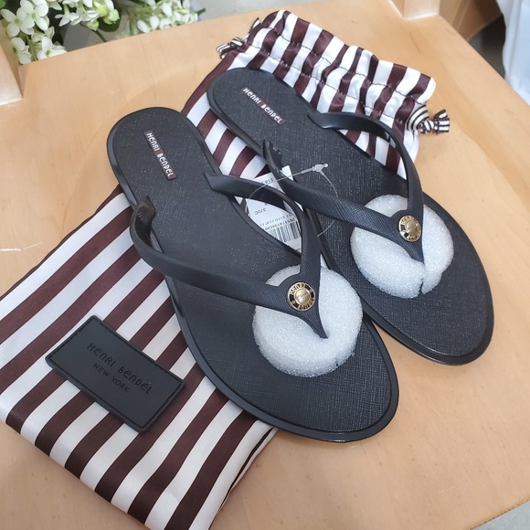 henri bendel Shoes - NWT Henri Bendel flip flops size 6